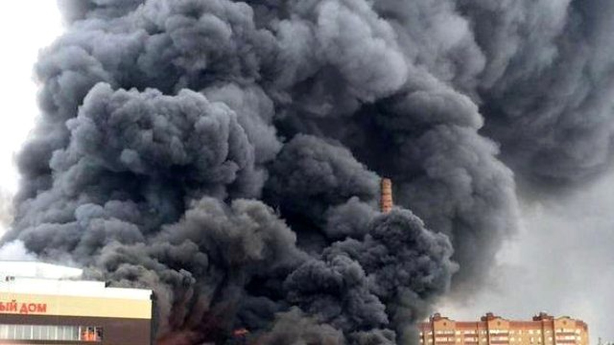 Kazan\'da Alışveriş Merkezinde Yangın: 1 Ölü, 13 Yaralı