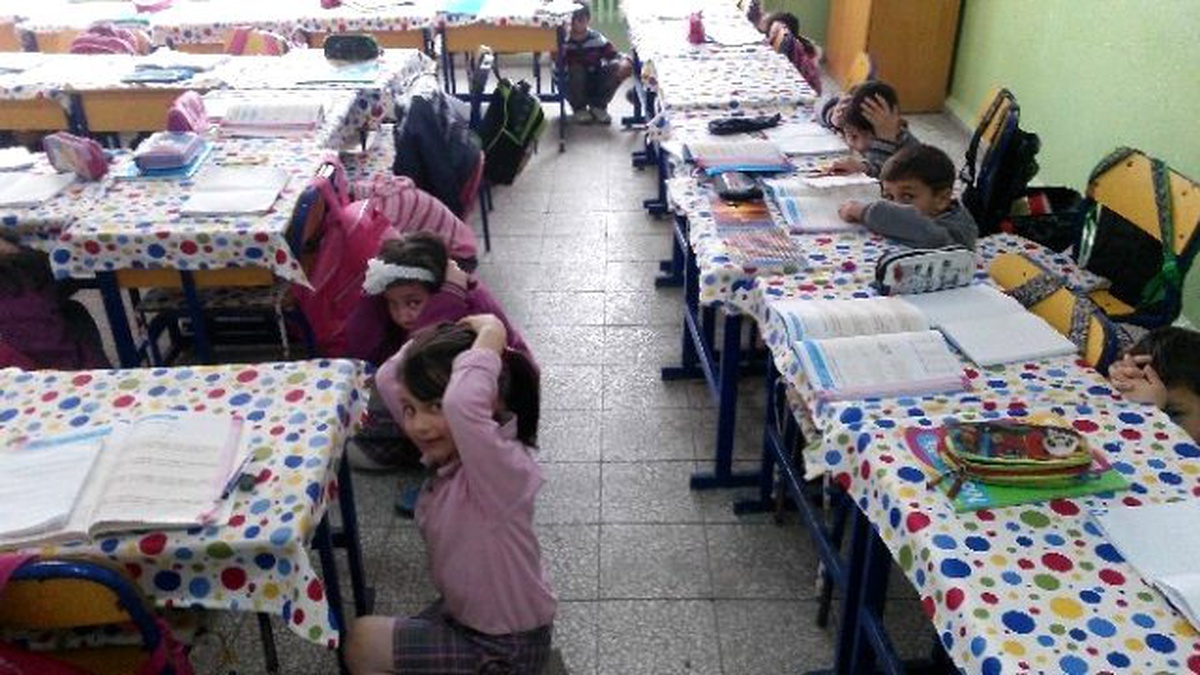 Kırka Atatürk İlkokulu\'nda Deprem Tatbikatı