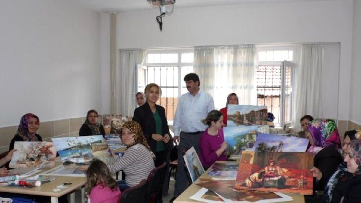 Korkuteli\'nde Üç Boyutlu Kat-ı Sanatı Kursuna Büyük İlgi