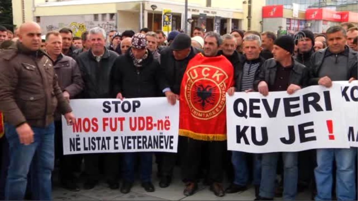 Kosova\'da Eski Uçk Askerleri Protesto Düzenledi