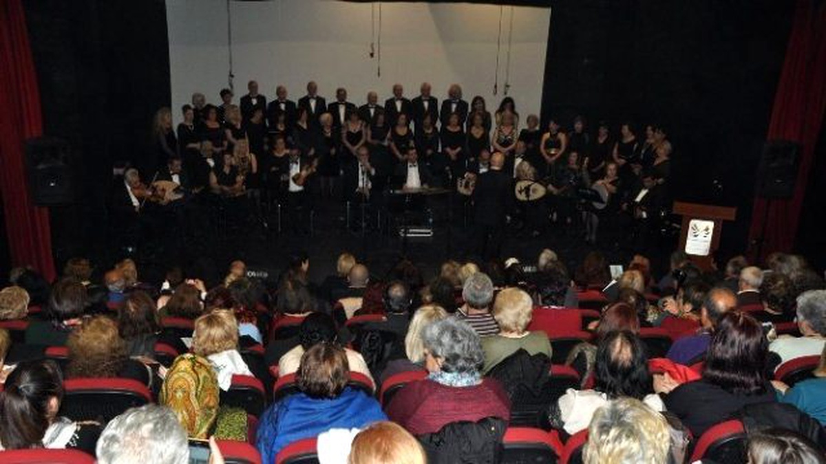 Kuşadası\'nda Belediye Tsm Korosundan Konser