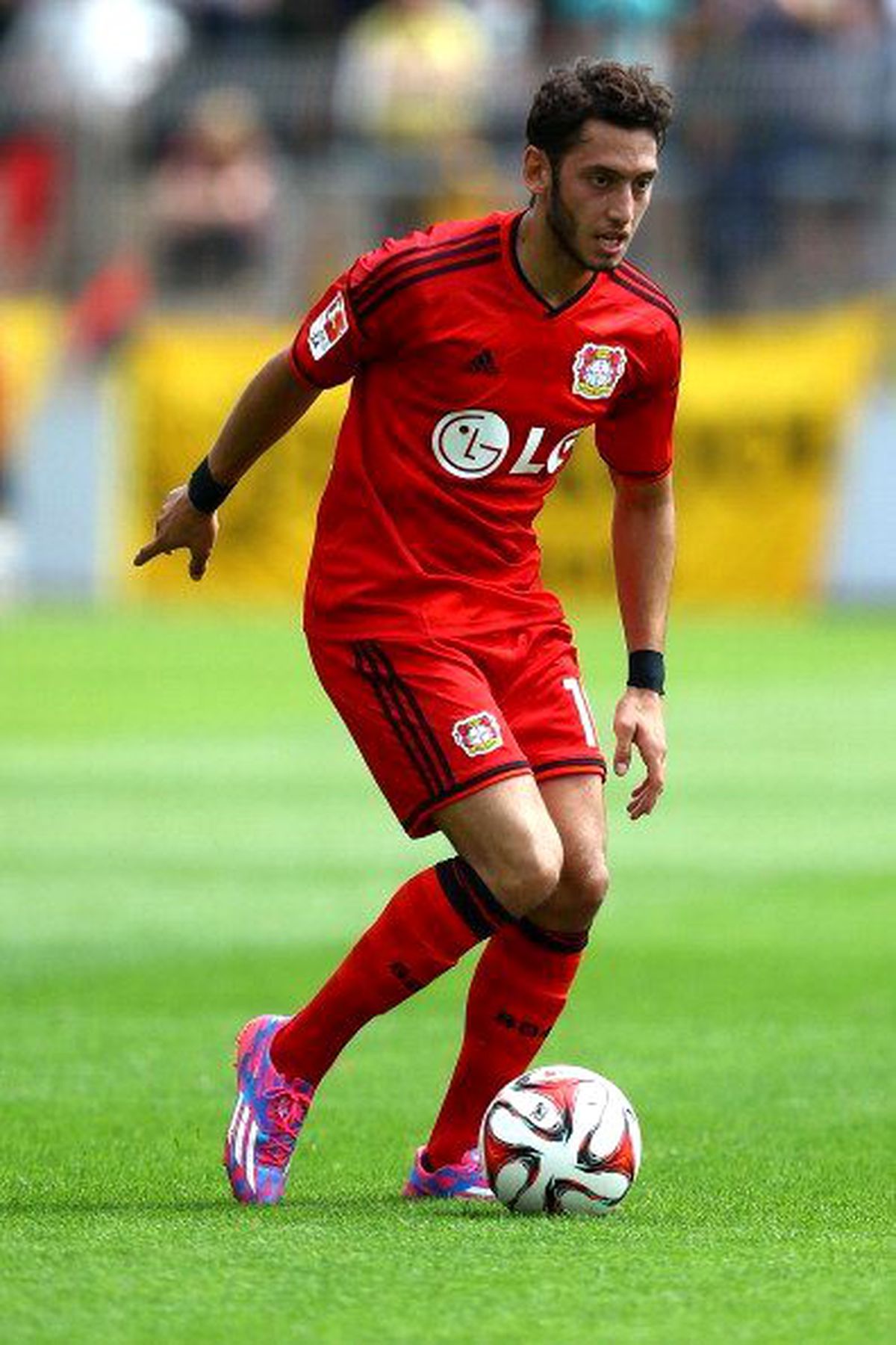 Leverkusen, Hakan Çalhanoğlu\'nu Bırakmıyor