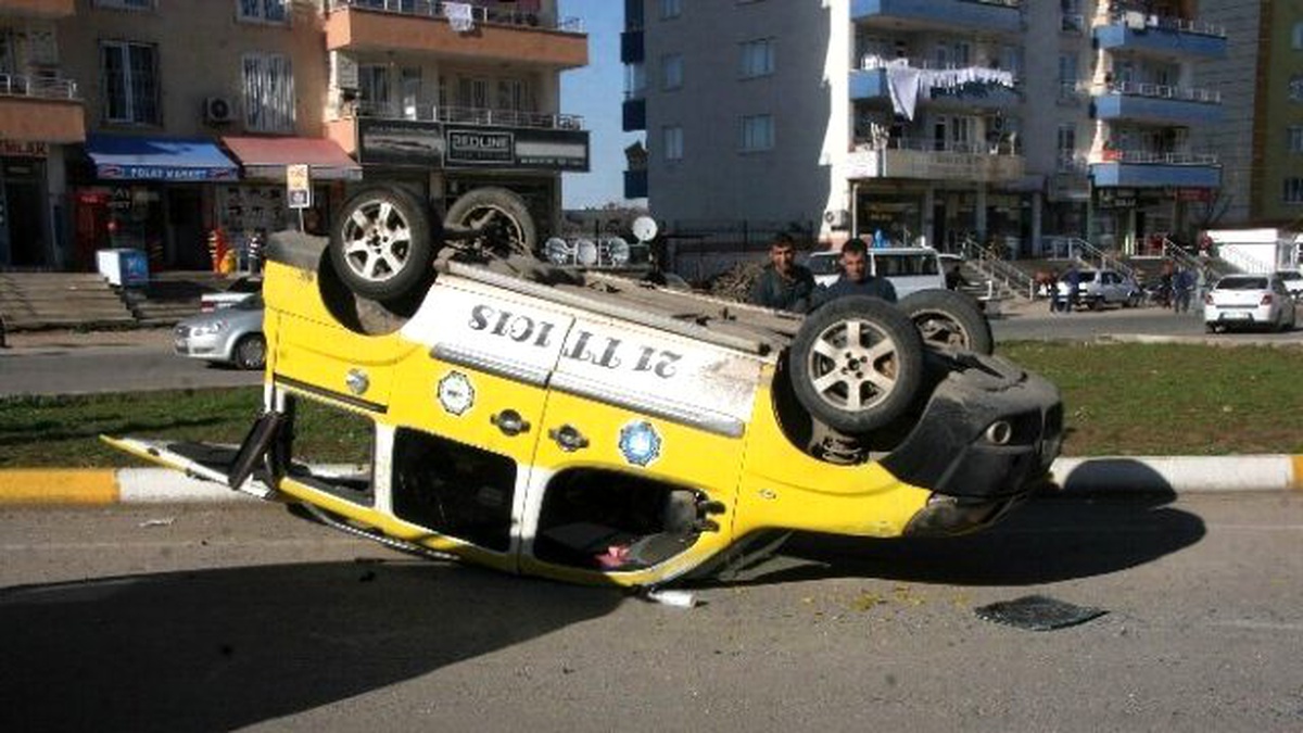 Öğrenci Servisine Çarpmamak İçin Takla Attı