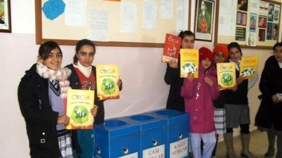 Öğrencilerden Atık Kağıt Toplama Kampanyası
