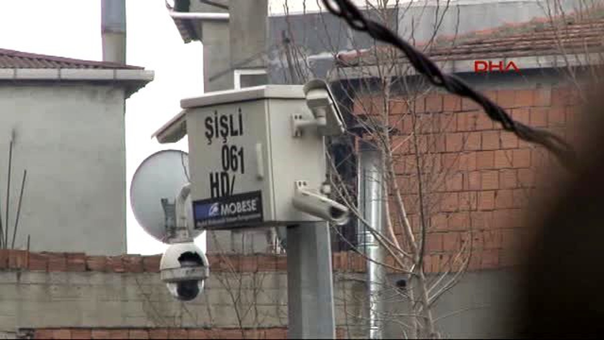 Okmeydanı\'ndan Berkin Elvan\'ın Mezarına Yürümek İsteyen Kalabalığa Polis Müdahalesi