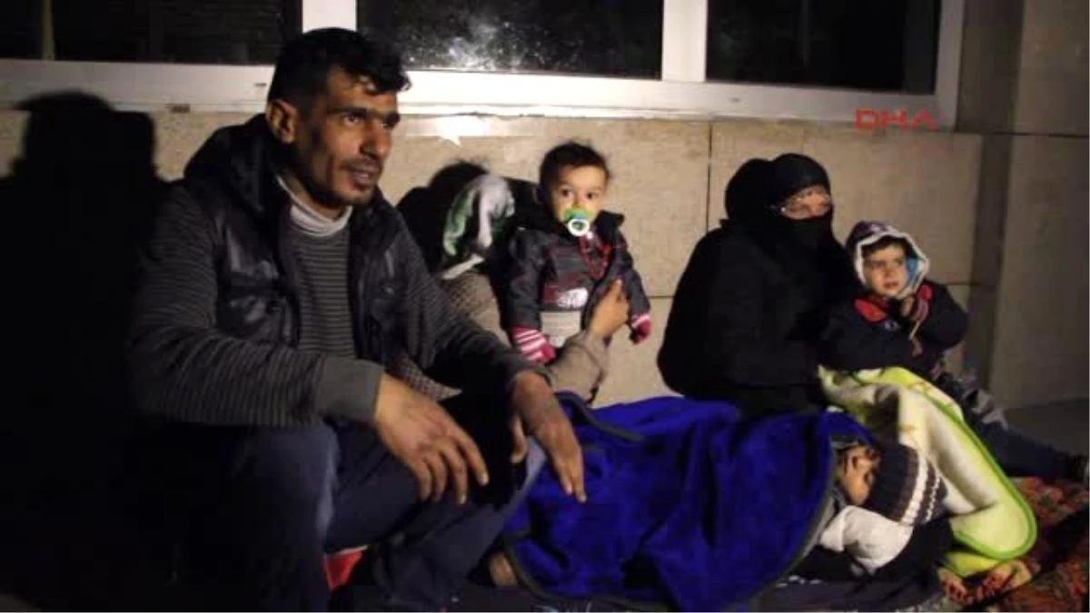 Silopi Kobanili Aileler Kuzey Irak\'a Geçmek İçin 15 Gündür Habur\'da Bekliyor