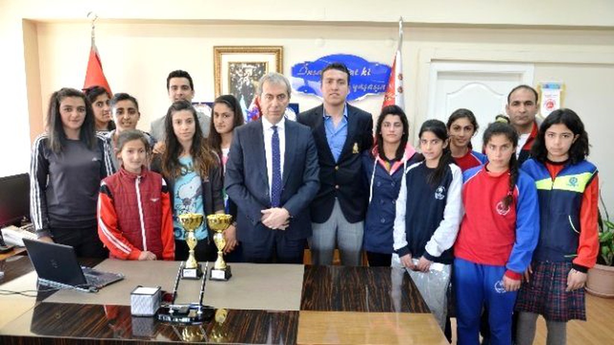 Sporculardan Emniyet Müdürü Babal\'a Ziyaret