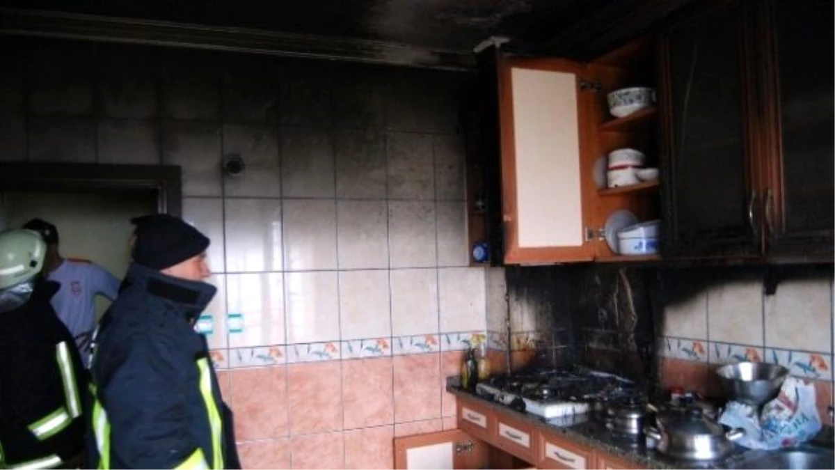 Tekirdağ\'da Bir Evin Mutfağında Çıkan Yangın Paniğe Sebep Oldu