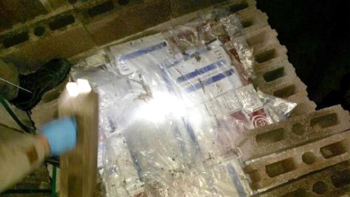 Tır\'da Yüklü Briketler Arasına Gizlenmiş 134 Bin Paket Kaçak Sigara Polise Takıldı