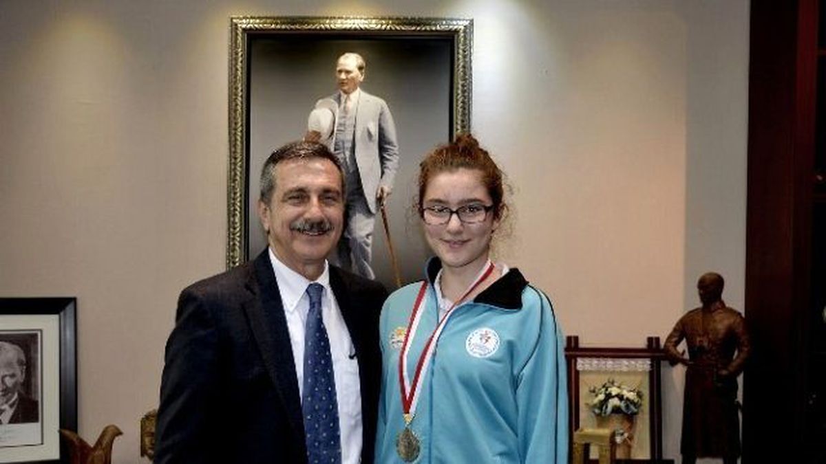 Türkiye Seçmeleri Öncesi Başarılı Sporcudan Başkan Ataç\'a Teşekkür Ziyareti