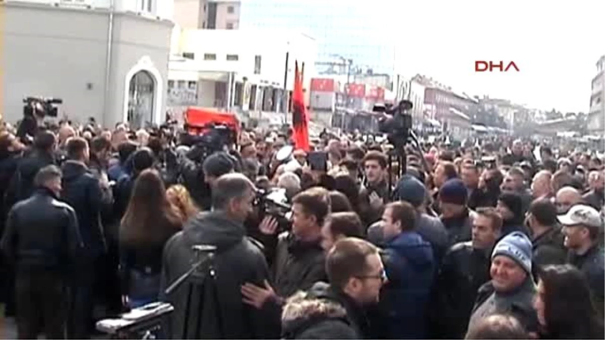 Uçk Savaş Gazileri Kosova Başbakanlık Binası Önünde Protesto Düzenlendi