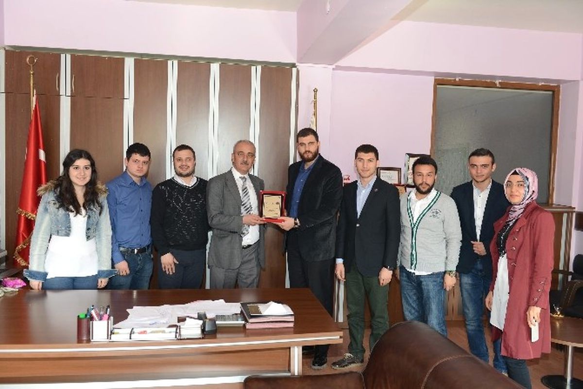Ugp\'den Başkan Günaydın\'a Plaket