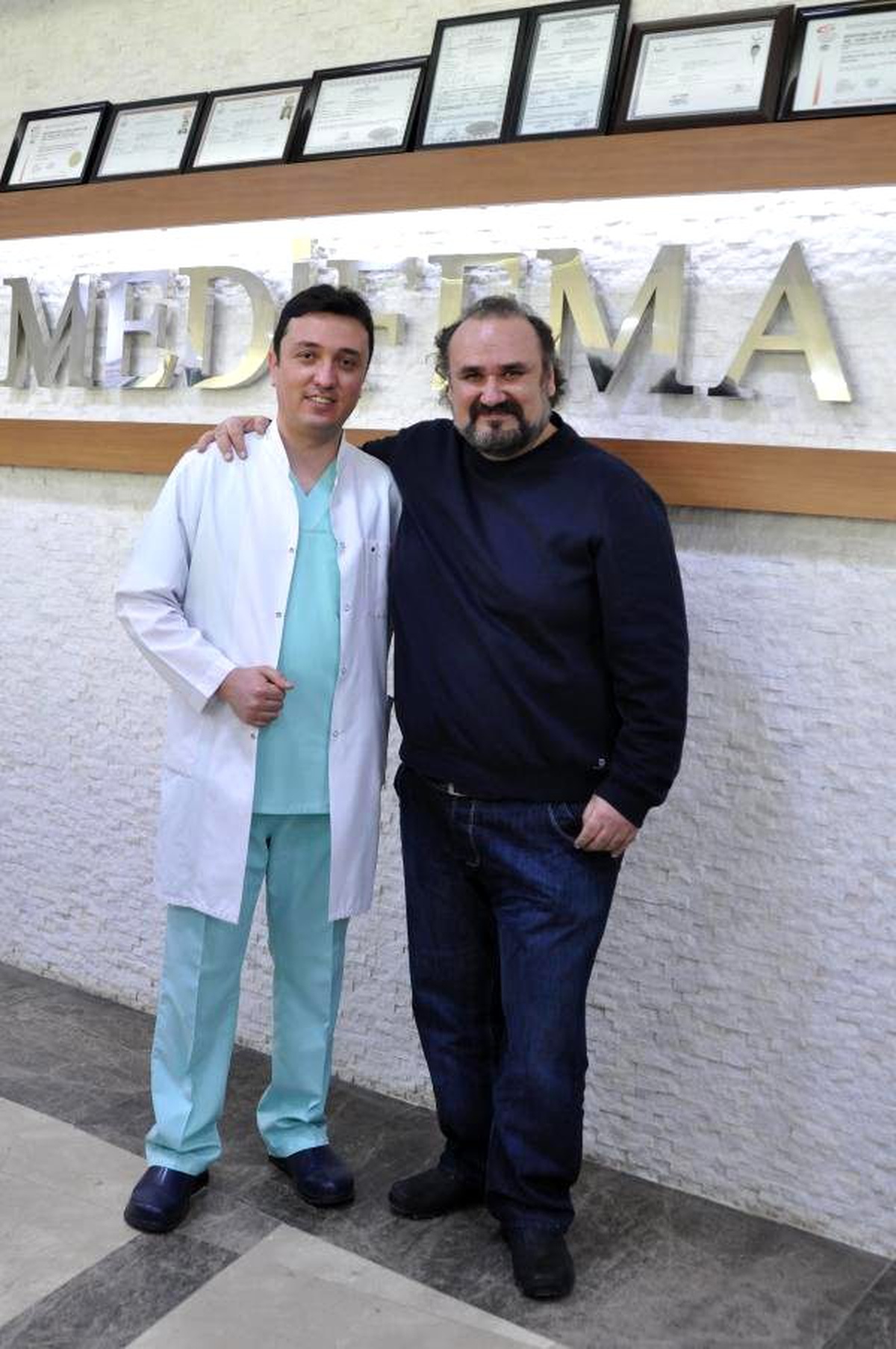 Ünlü Tenor Aysev, Tüp Mide Ameliyatı Oldu