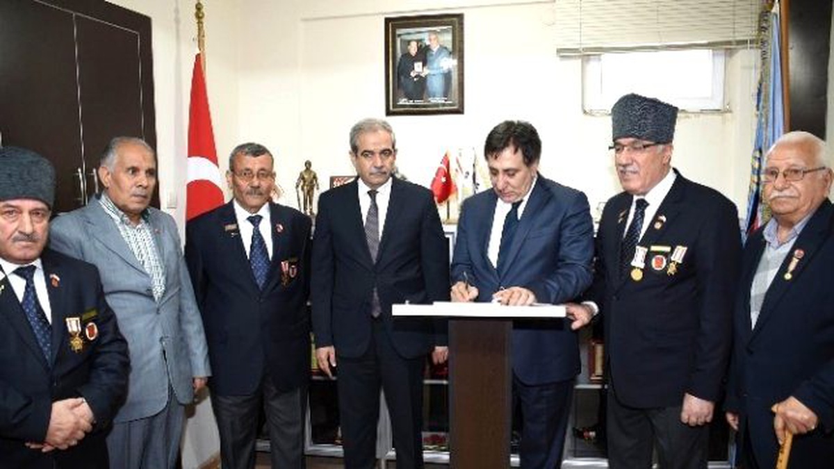 Vali Küçük Muharip Gazileri Ziyaret Etti