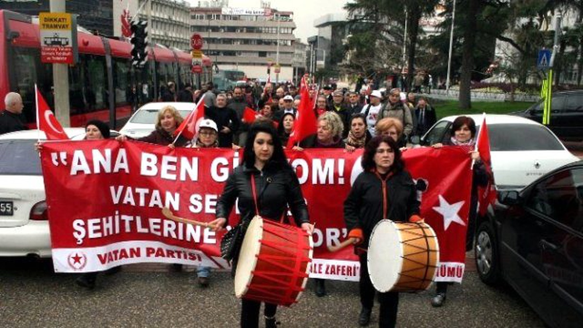 Vatan Partililer Çanakkale\'ye Yürüyerek Gidiyor