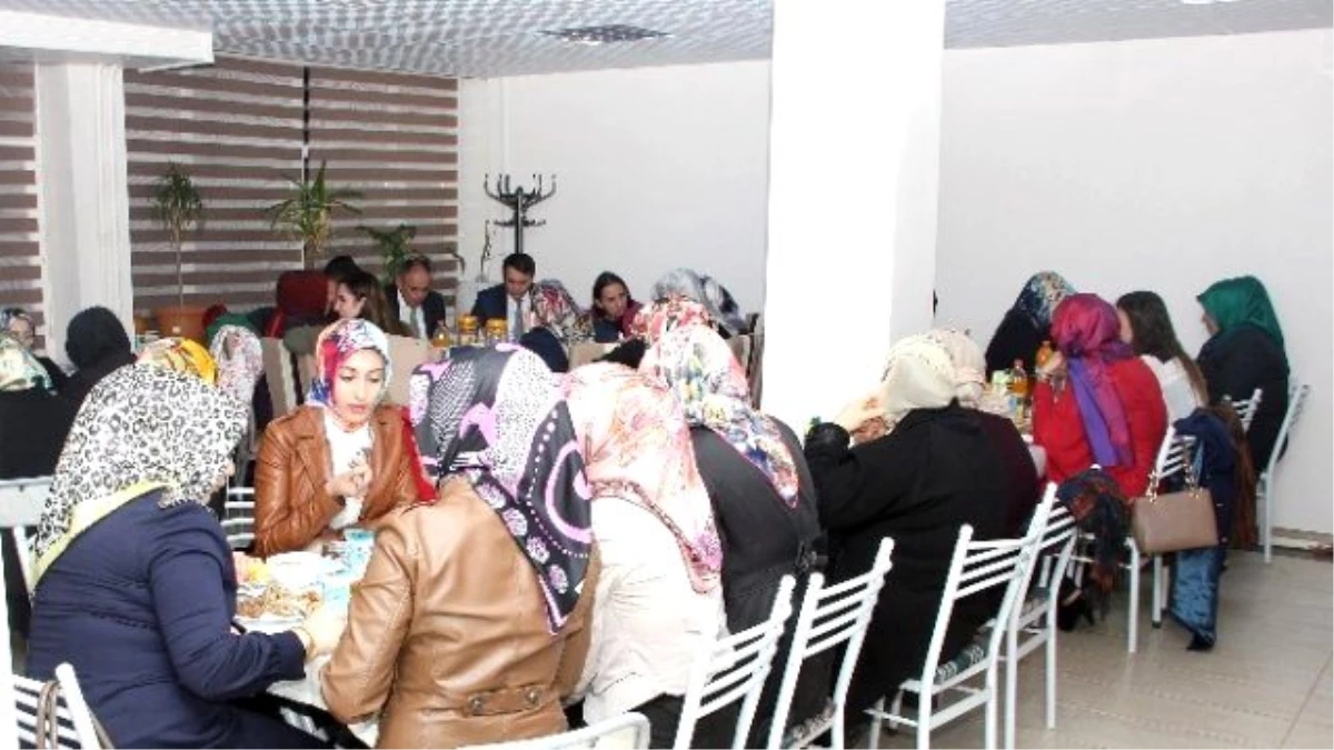 Yahyalı Belediyesi 8 Mart Dünya Kadınlar Günü Yemeği Verdi