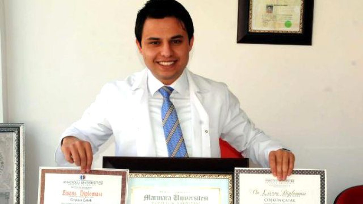 Eczacı 8 Yıla 4 Diploma Sığdırdı, 5\'incisi Yolda