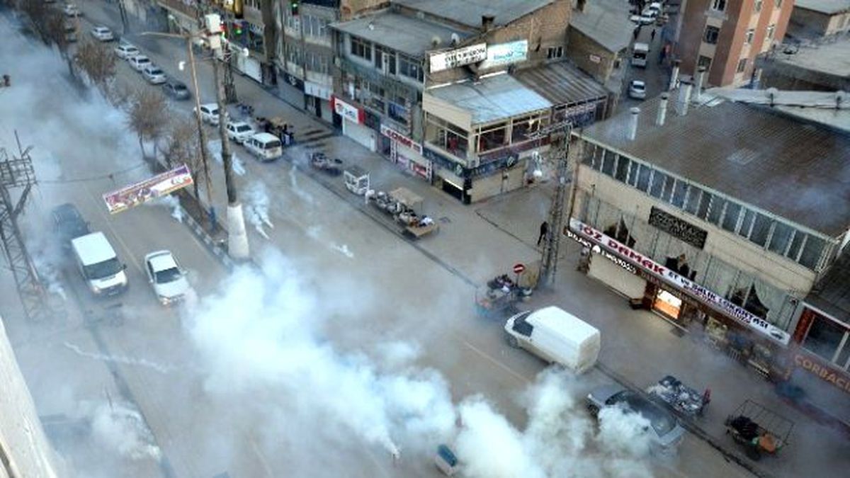 Yüksekova\'da Gözaltı Gerginliği