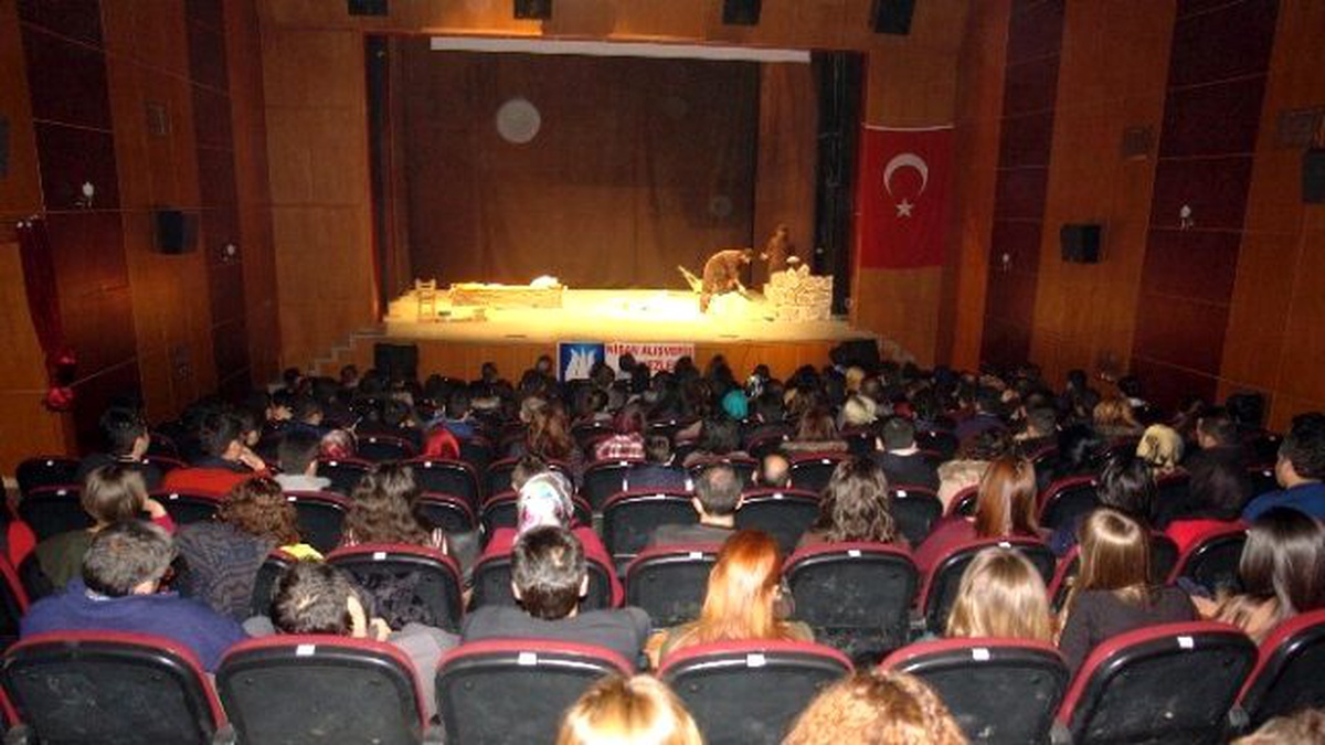 Yüksekova\'ya Tiyatroyu Sevdirdiler