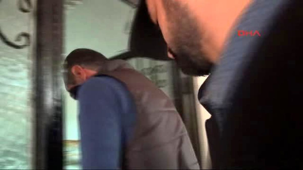 Adana Sahte Polis Gerçek Polise Kimlik Sorunca Yakalandı