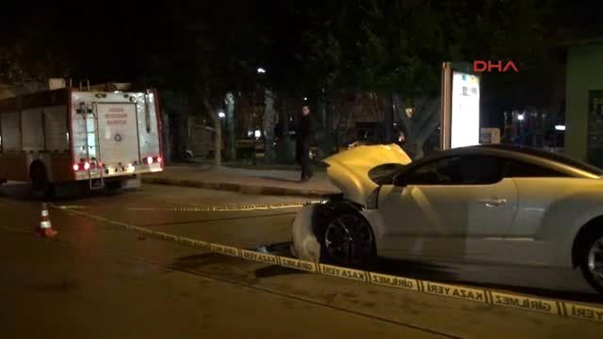 Antalya\'da Eğlence Dönüşü Feci Kaza: 1 Ölü, 2 Yaralı