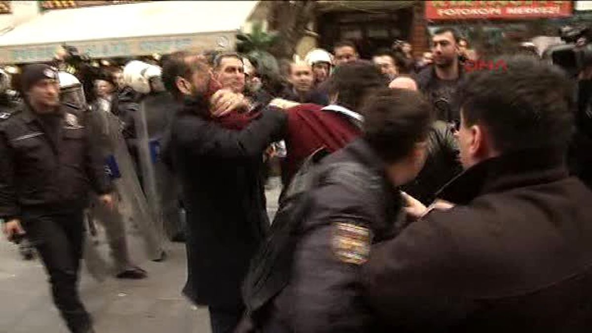Başkent\'te Berkin Elvan Yürüyüşüne Polis Müdahalesi: 13 Gözaltı