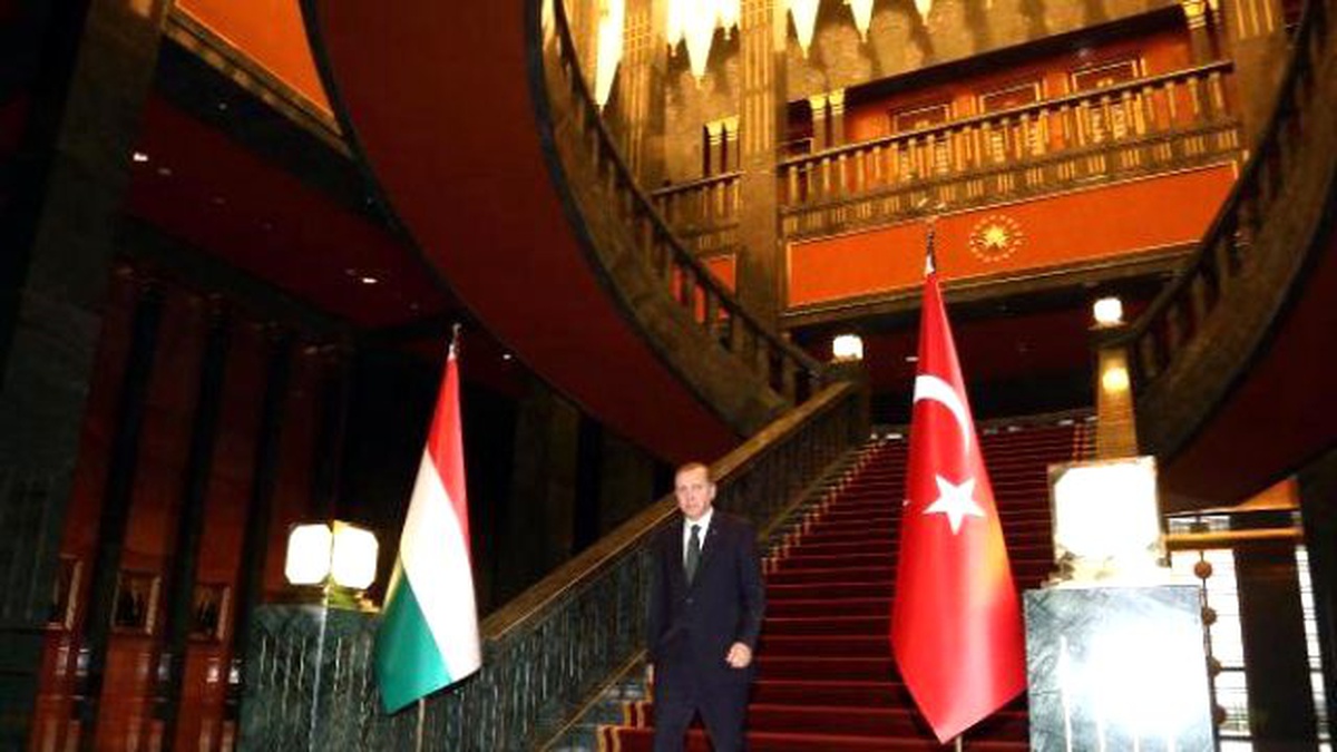Cumhurbaşkanı Erdoğan, Macaristan Cumhurbaşkanı Ader\'i Resmi Törenle Karşıladı