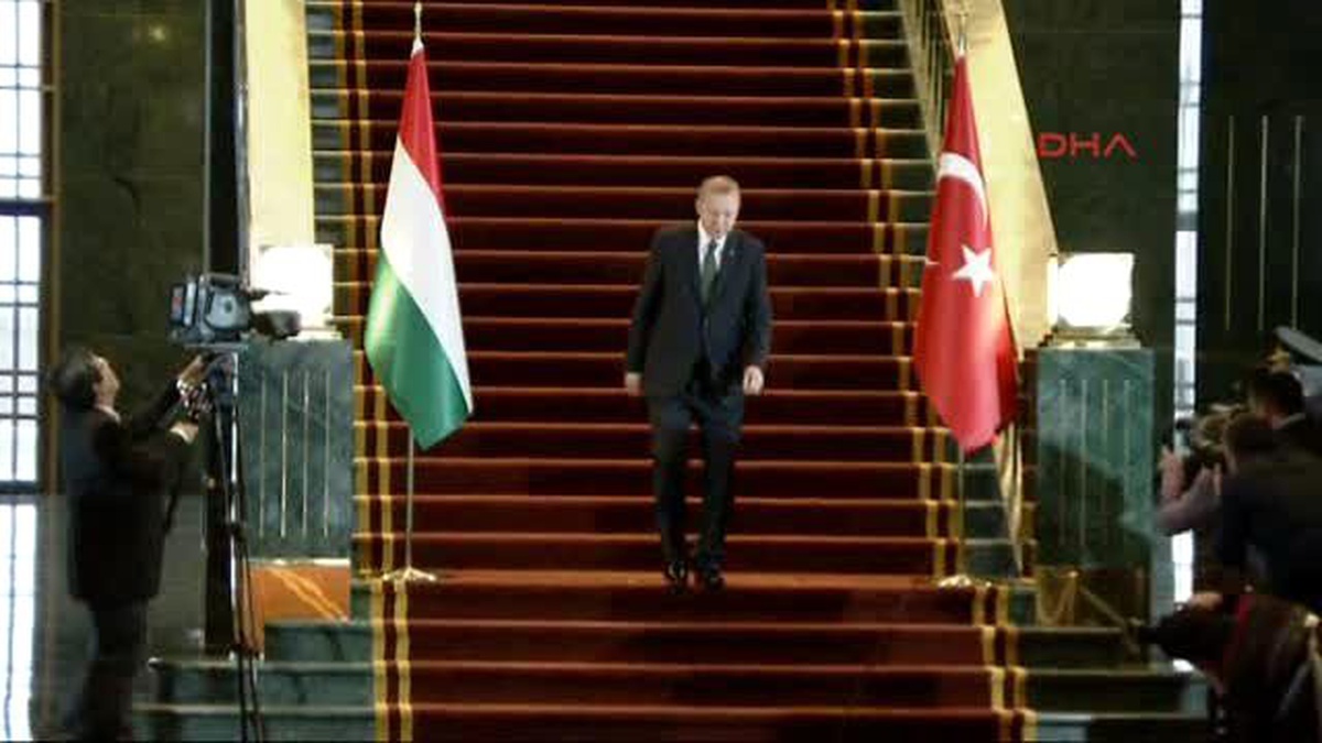 Erdoğan, Macaristan Cumhurbaşkanı Ader\'i Törenle Karşıladı