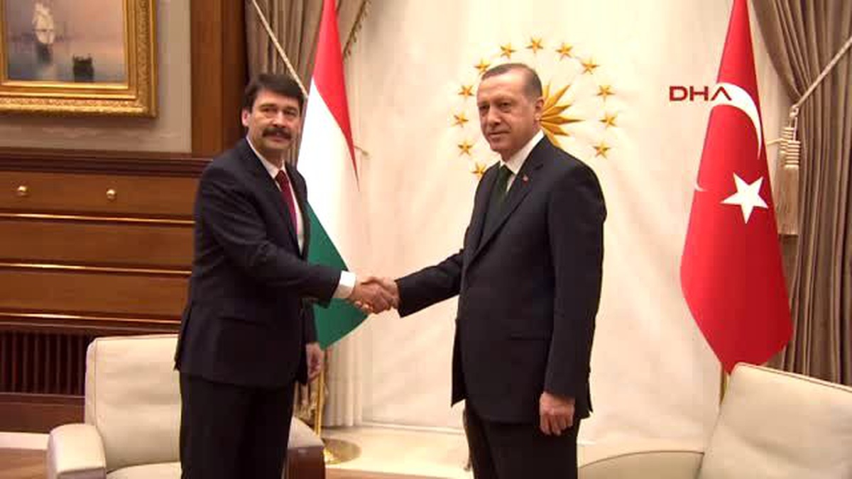 Erdoğan, Macaristan Cumhurbaşkanı Ader\'i Törenle Karşıladı