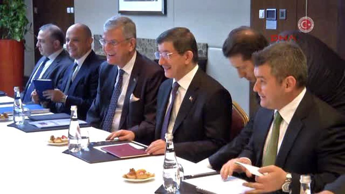 Davutoğlu, Macaristan Cumhurbaşkanı Janos Ader ile Bir Araya Geldi