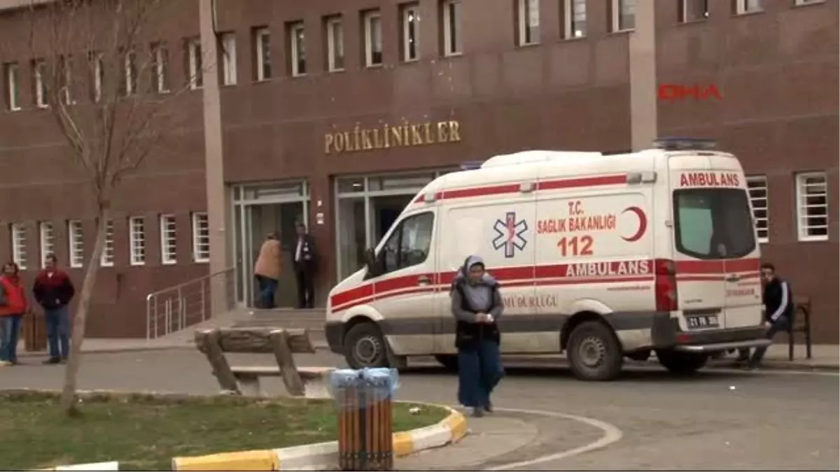 Diyarbakır Hastanede Eşine Şiddet Uygulayan Kocaya Engel Olmak İsteyen Doktor Bıçaklandı