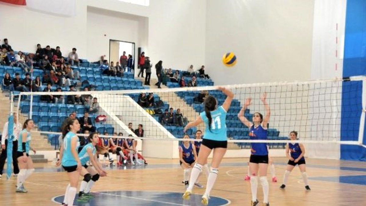 Erzincan Üniversitesi Voleybol Takımları Liderlik Koltuğunda