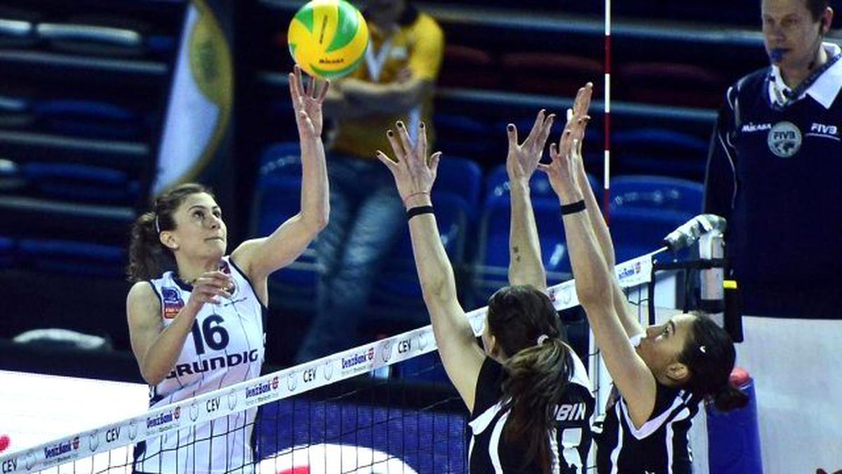 Fenerbahçe\'yi Eleyen Vakıfbank Dörtlü Finalde!