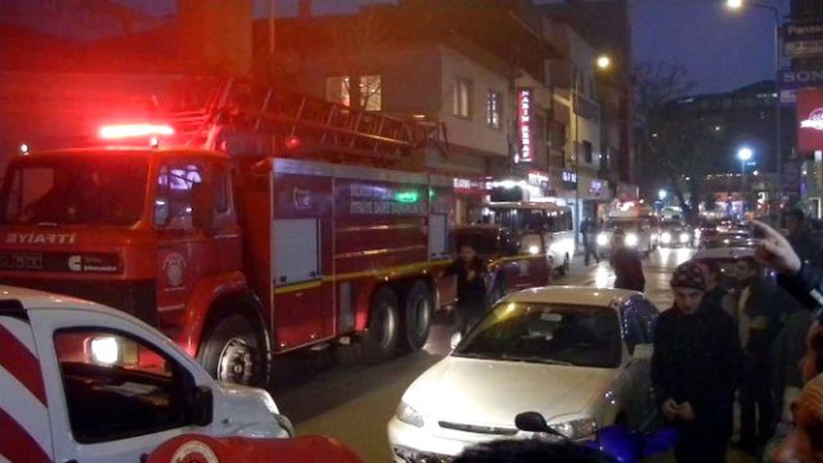 İlçe Merkezini Kaplayan Duman İtfaiyeyi Alarma Geçirdi