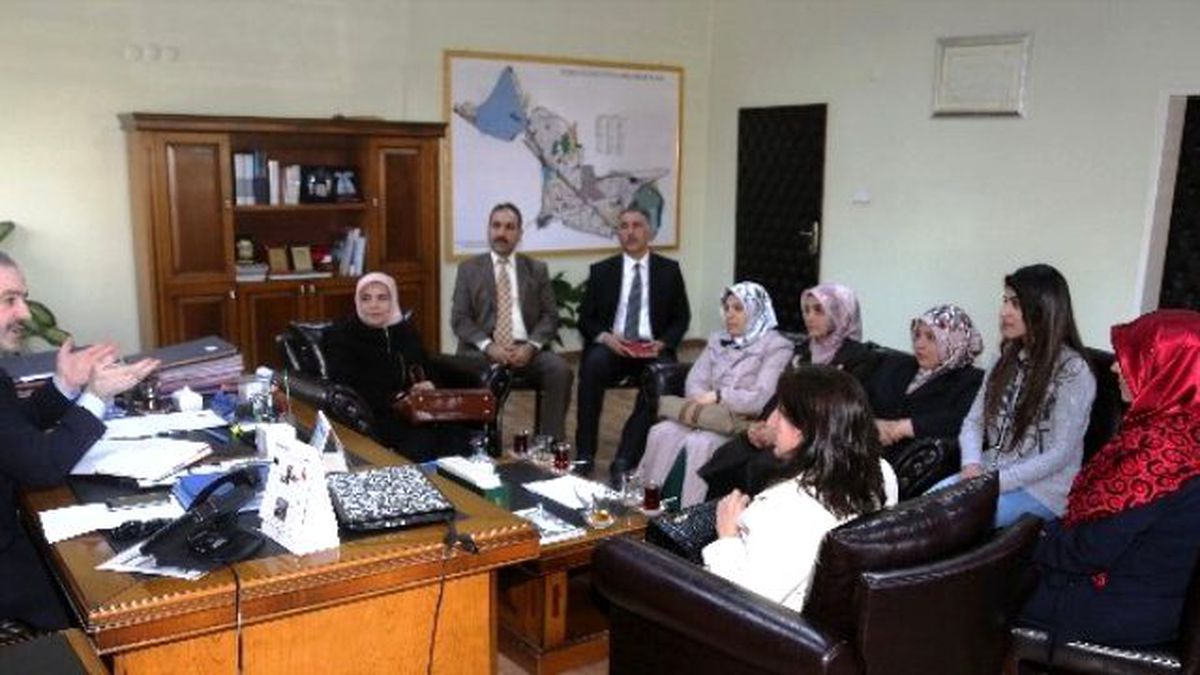 İş Sahibi Olan Kadınlardan Başkan Özgökçe\'ye Teşekkür Ziyareti