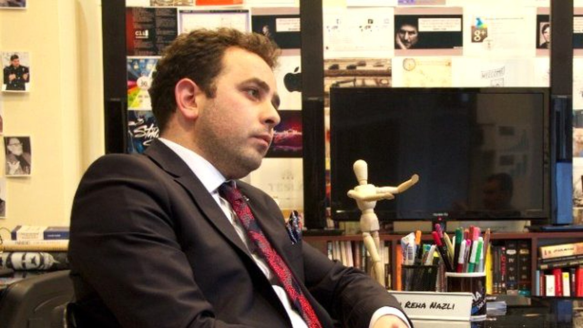 İshak Gazel: Siyasi Hayatıma Çay Dağıtarak ve Bayrak Asarak Başladım