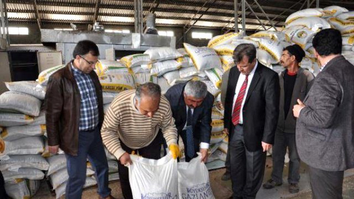 İslahiye\'de 416 Besiciye 208 Ton Yem Yardımı