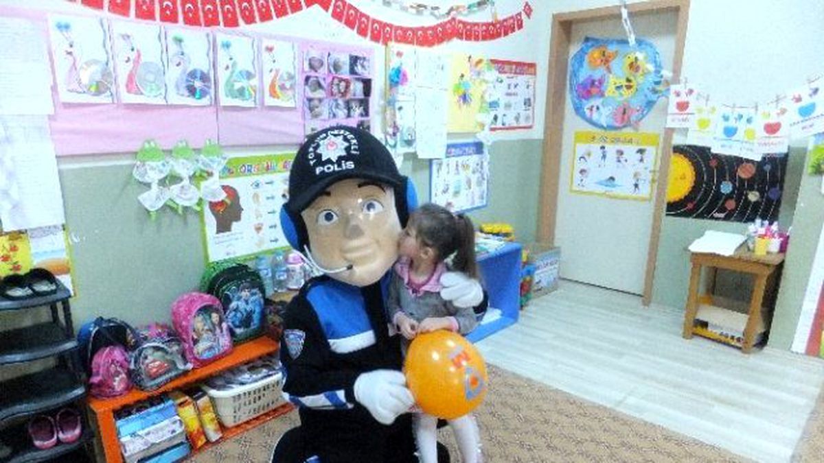 Kanka Polis Kütüphanesine Destekler Devam Ediyor