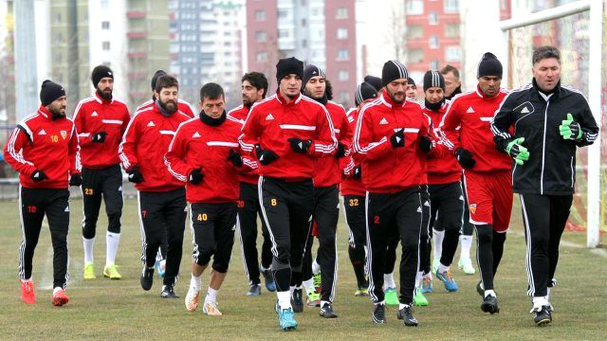 Kayserispor\'da Altınordu Maçının Hazırlıkları Sürüyor