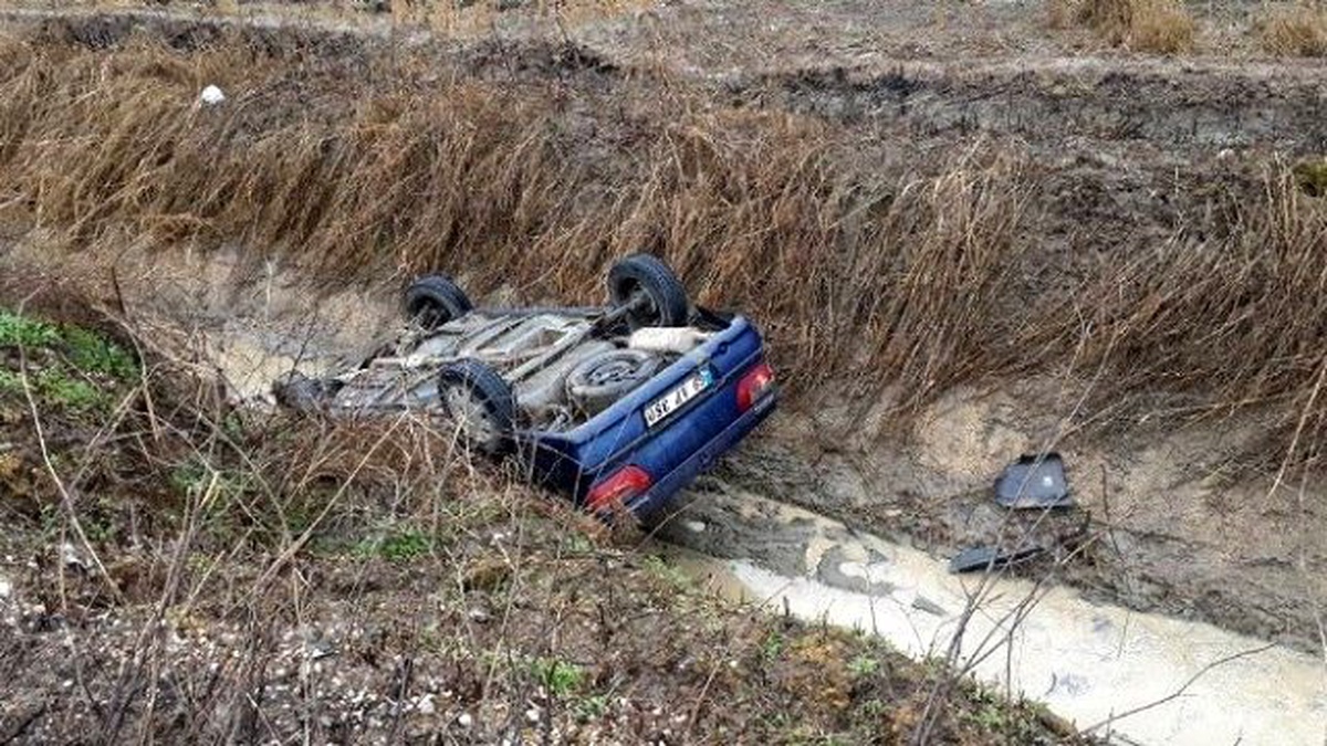 Kontrolden Çıkan Otomobil Su Kanalına Uçtu: 1 Yaralı