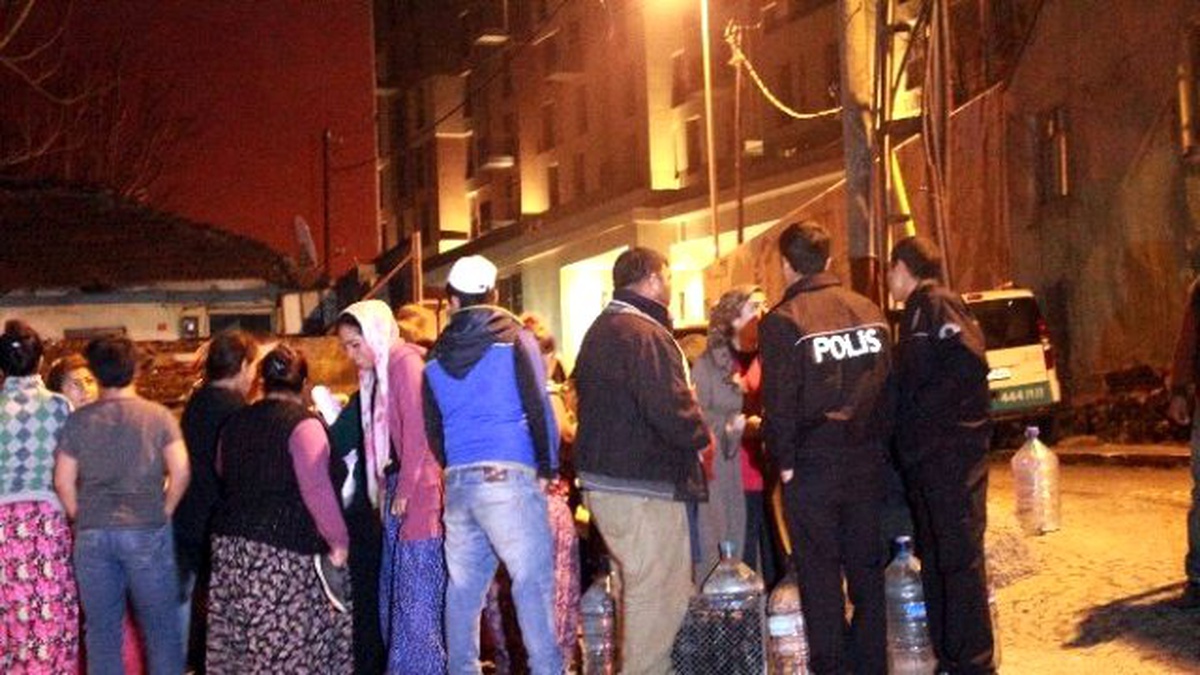Küle Dönen Ev İçin Uzun Süre Gözyaşı Döktü
