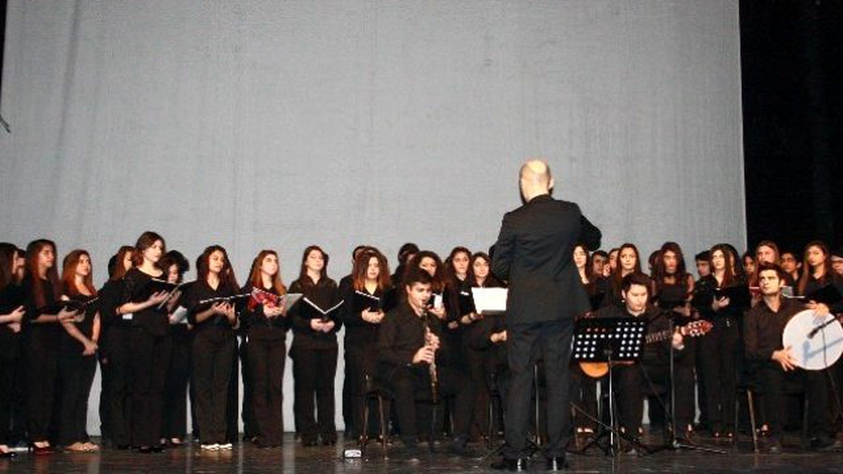 Liseliler İstiklal Marşı\'nı Üç Ayrı Besteyle Okudu