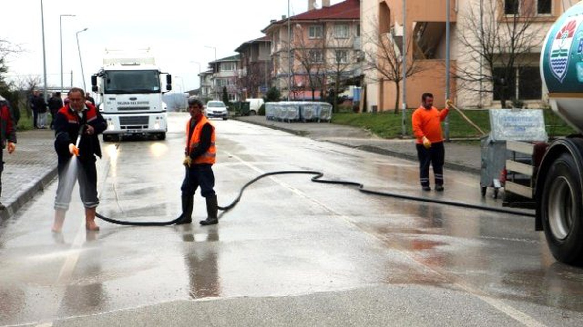 Yalova\'da Lodosta Kırılan Konteynırlar Yenilendi