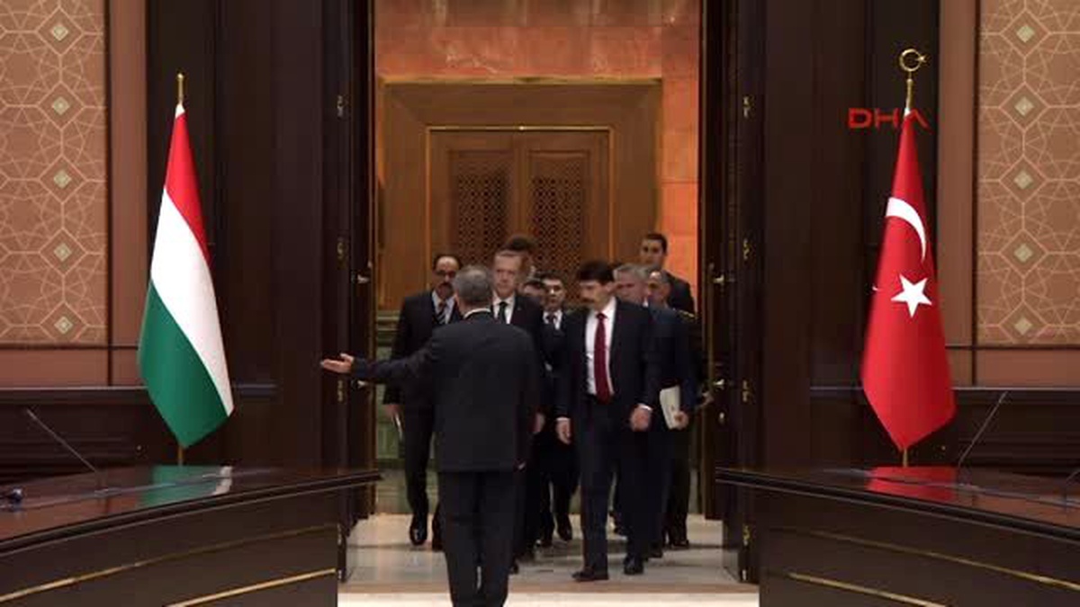 Erdoğan, Macaristan Cumhurbaşkanı Ader\'i Törenle Karşıladı