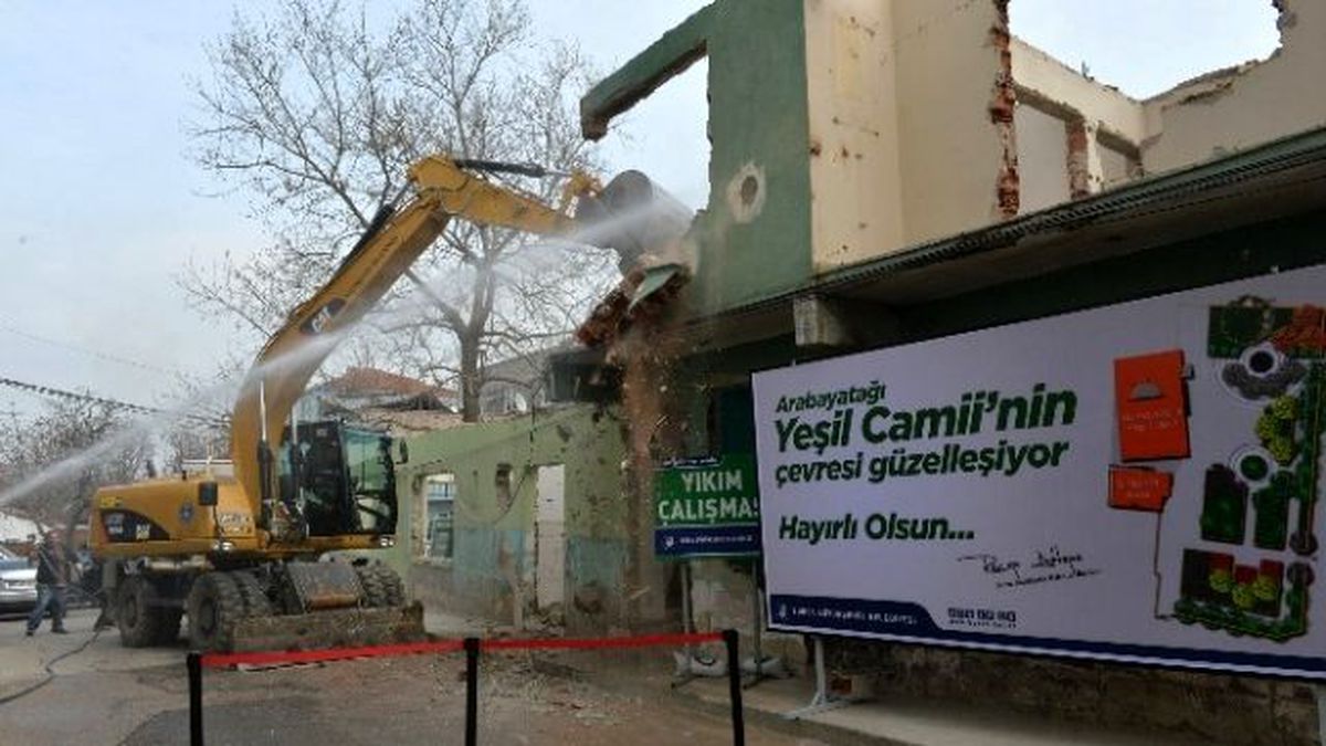 Bursa\'da Meydan İçin Önce Açılış Sonra Yıkım