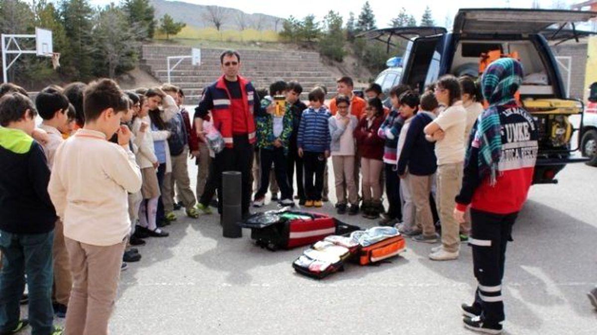 Öğrencilere Deprem Eğitimi