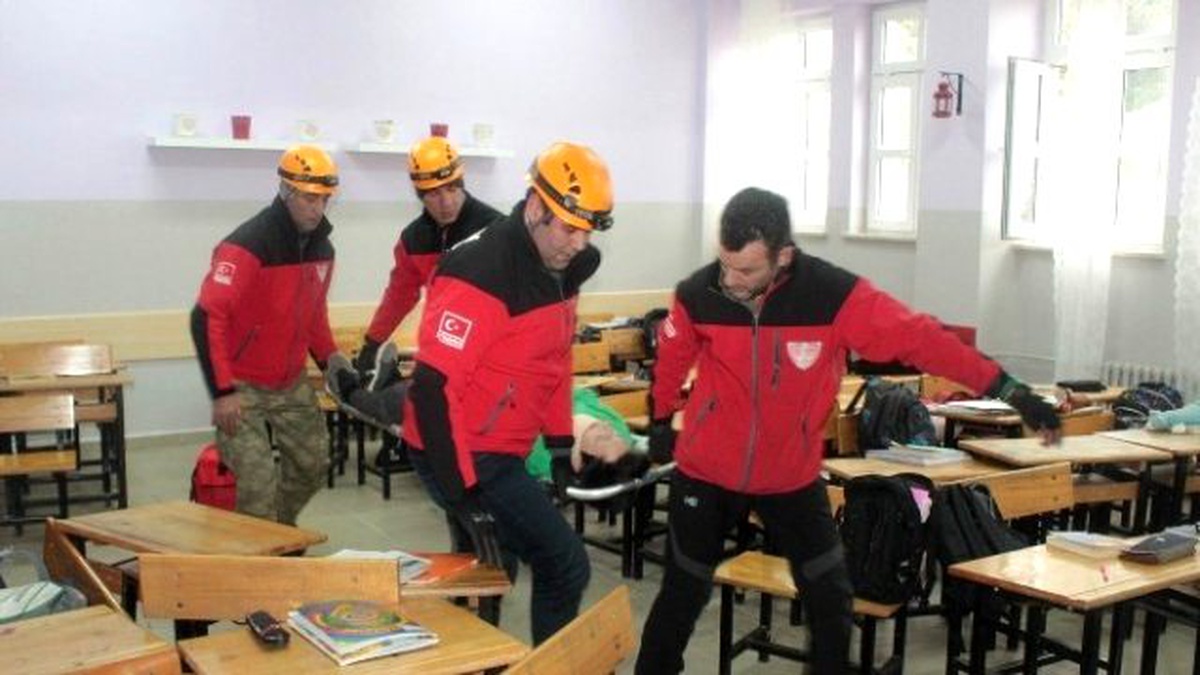 Nefes Kesen Deprem Tatbikatı