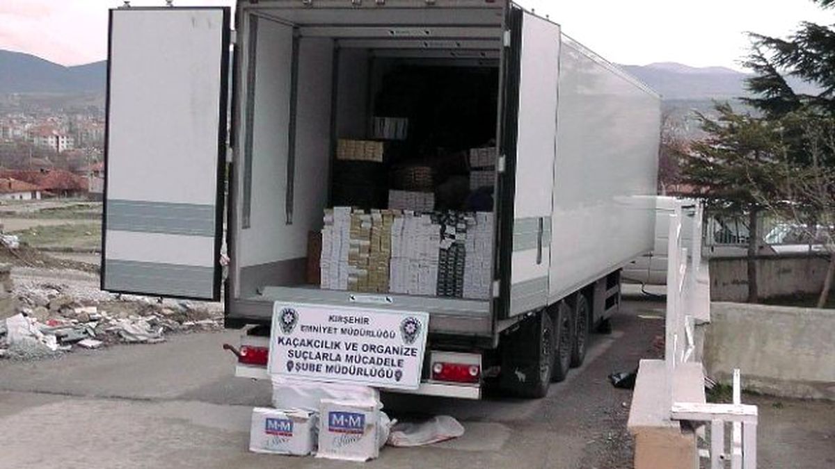 Piyasa Değeri 4 Milyon TL Olan Kaçak Sigara Ele Geçirildi