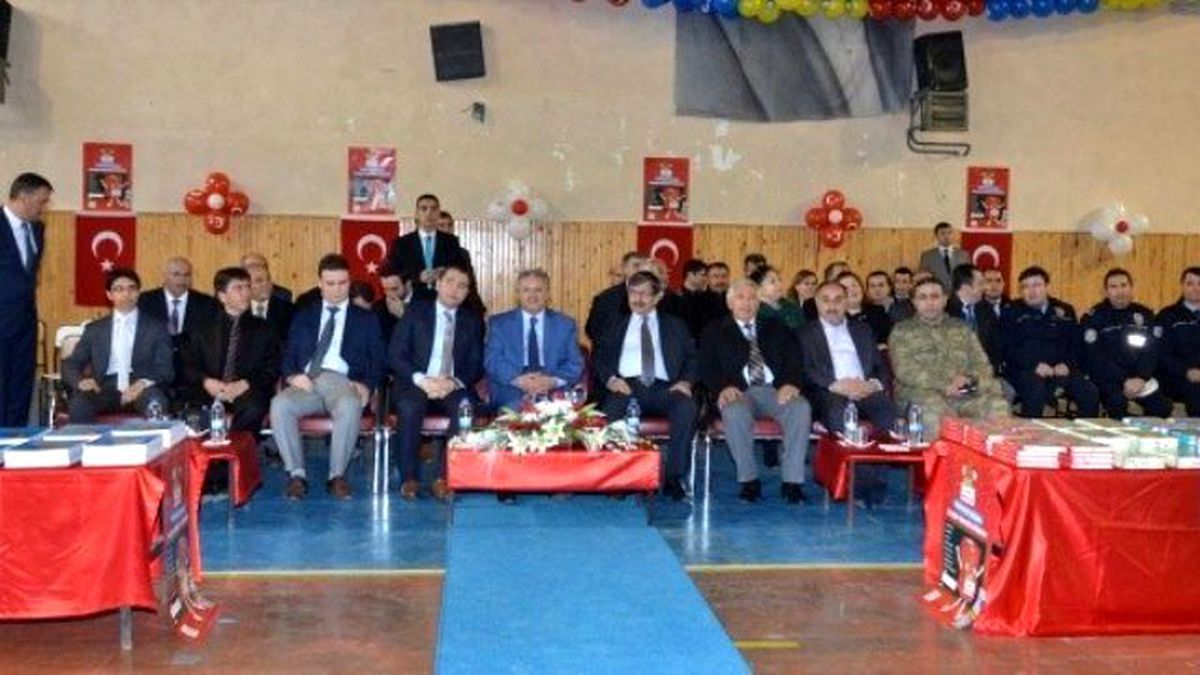 Refahiye\'de "Kitap Kumbaram" İsimli Kitap Fuarı Açıldı