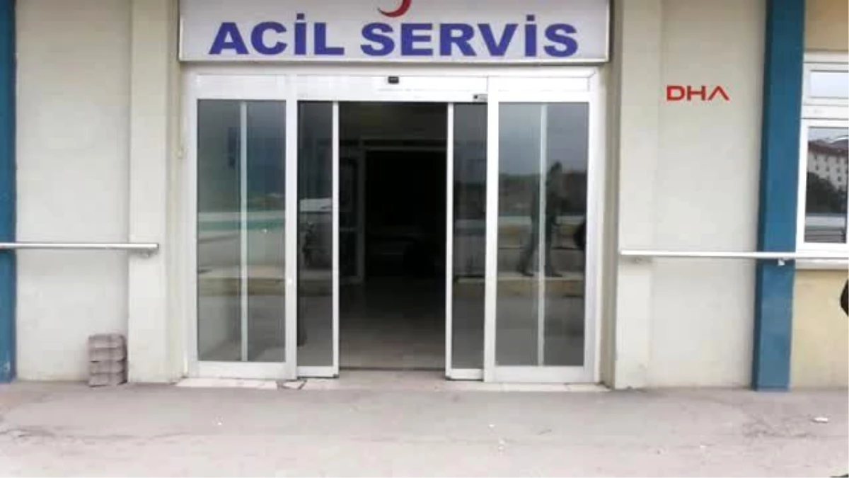 Sivas Rüzgarın Uçurduğu Çatı Yaraladı